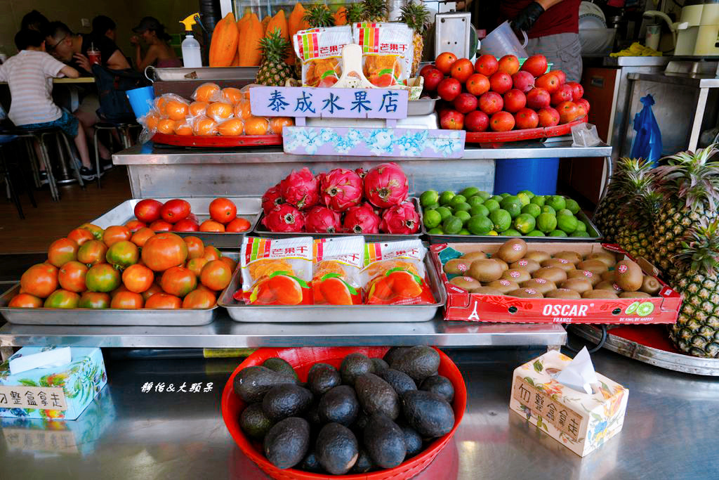 泰成水果店 ❙ 超人氣半顆哈密瓜草莓冰、綜合水果切盤，台南排