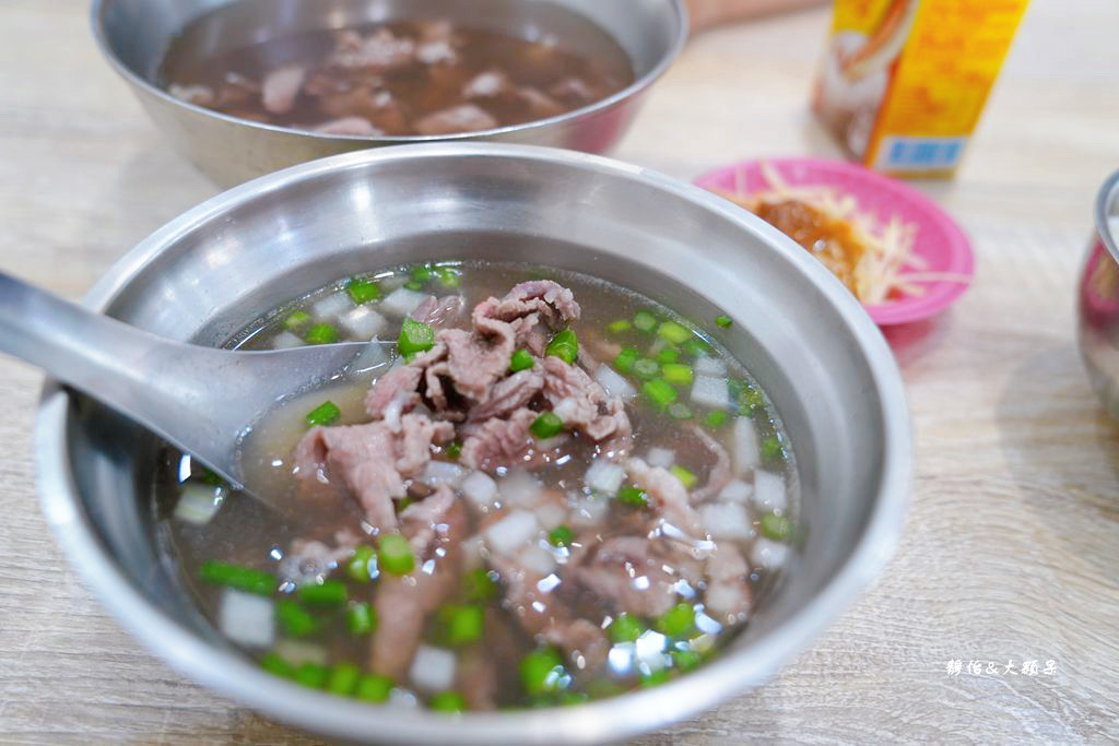 牛家莊牛肉湯 ❙ 獨特的加味牛肉湯、牛蛋牛肉湯，台南中西區牛