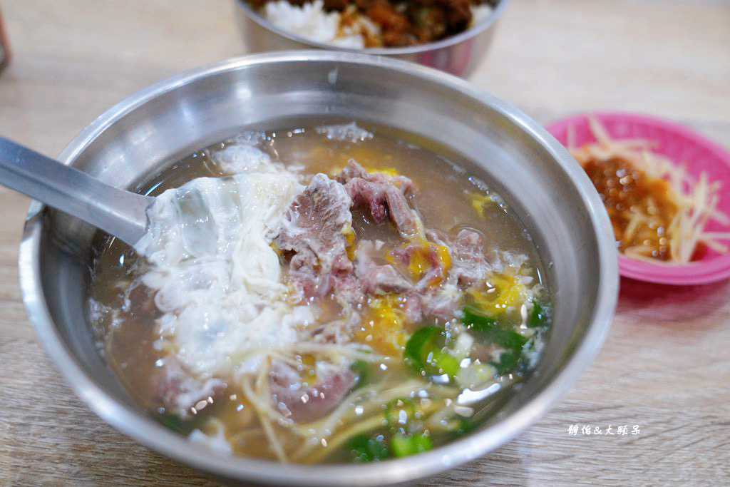 牛家莊牛肉湯 ❙ 獨特的加味牛肉湯、牛蛋牛肉湯，台南中西區牛