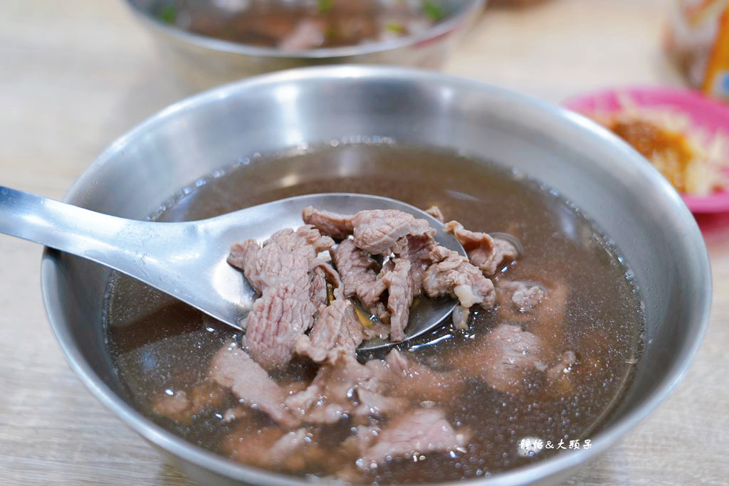 牛家莊牛肉湯 ❙ 獨特的加味牛肉湯、牛蛋牛肉湯，台南中西區牛