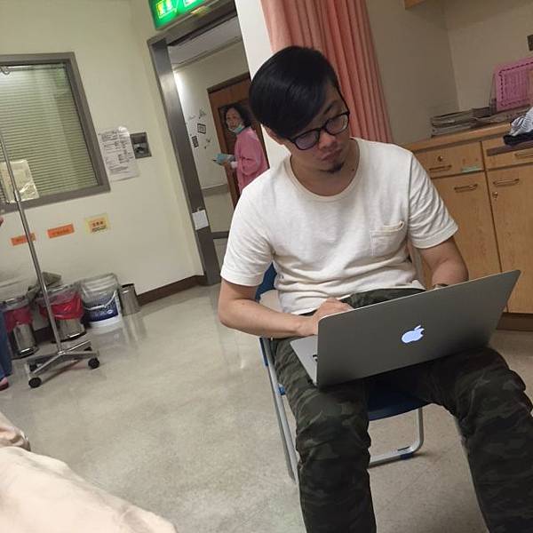 陪產還加班中 陪產還加班中