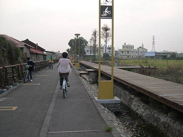 后豐車道有人工的造景