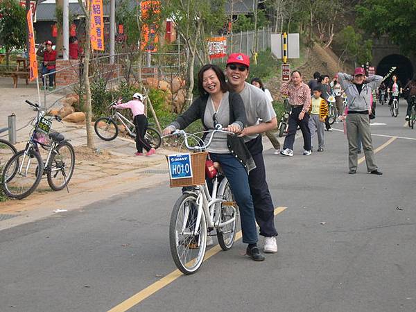 由於我嬸嬸不會騎腳踏車