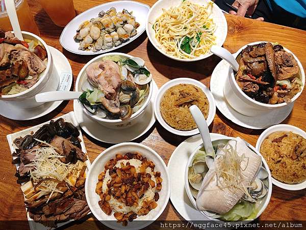 台北美食 19米其林必比登 雙月食品社 養生雞湯 油飯 蚵仔 虱目魚 Cp值好高 250有找 善導寺站 排隊美食 蛋寶趴趴go 痞客邦