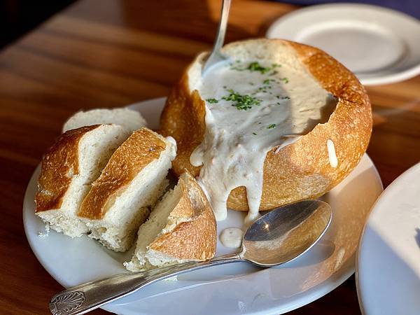 clam chowder bread bowl.jpg