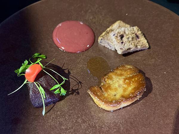 A36158DF-48AC-4532-8C98-5660A8577384_1_201_a.jpeg A36158DF-48AC-4532-8C98-5660A8577384_1_201_a.jpeg