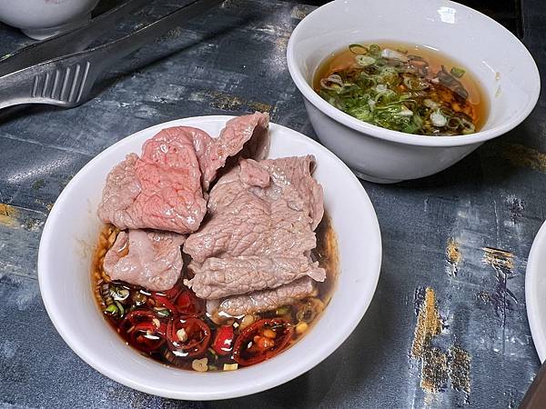 [台北美食] 老撈麻辣火鍋鴛鴦火鍋 中藥川式麻辣鍋 黃仁勳美