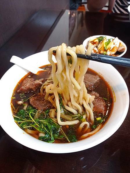 [林口美食] 鳥地方陝西小館 必點牛羊肉泡饃 肉夾饃 西紅柿