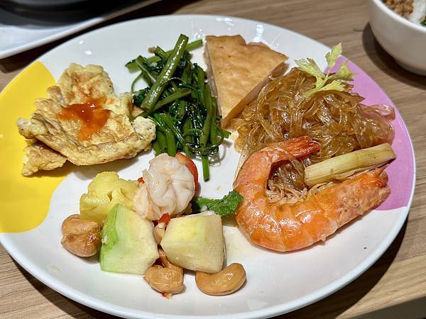 [天母美食] 饗泰多 泰式風格餐廳 必吃月亮蝦餅 軟殼蟹咖哩