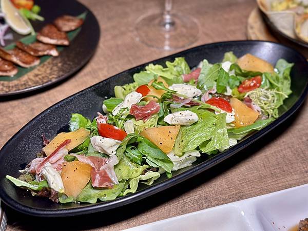 [信義區美食] Range鐵板精肉餐酒館 料理與調酒都讓人回