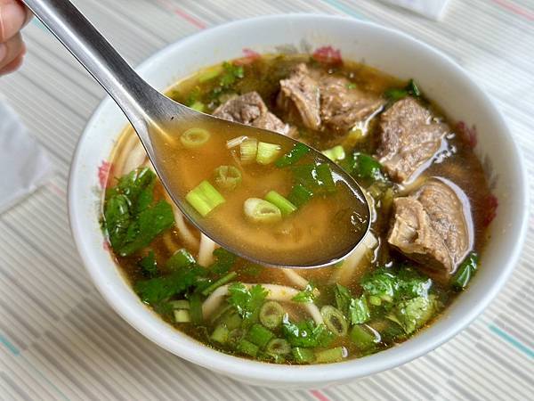 [基隆美食] 基隆七堵大滷麵 原汁牛肉麵 基隆人帶路 一天只