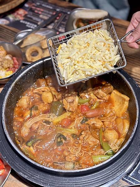 [台北美食] 甩鍋雞볶찜韓式炒雞吃到飽-西門店 @蛋寶趴趴g