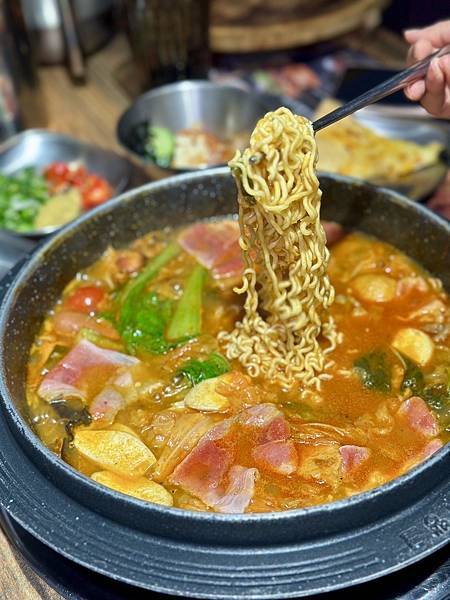 [台北美食] 甩鍋雞볶찜韓式炒雞吃到飽-西門店 @蛋寶趴趴g