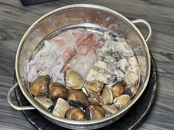 [中山區美食] 肉老大 頂級肉品涮涮鍋(錦西店) 海陸蒸火鍋