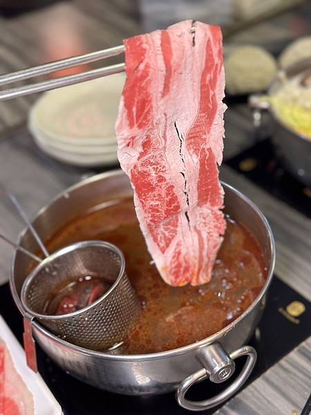 [中山區美食] 肉老大 頂級肉品涮涮鍋(錦西店) 海陸蒸火鍋