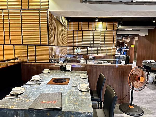 [台北美食] 老撈麻辣火鍋鴛鴦火鍋 中藥川式麻辣鍋 黃仁勳美