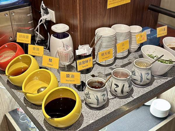 [台北美食] 老撈麻辣火鍋鴛鴦火鍋 中藥川式麻辣鍋 黃仁勳美