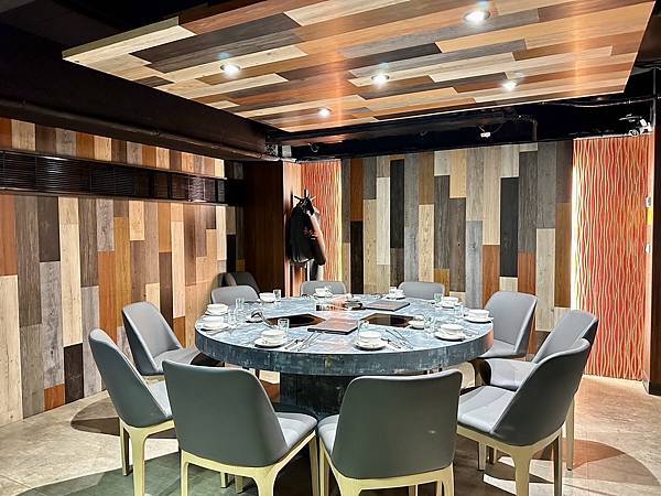 [台北美食] 老撈麻辣火鍋鴛鴦火鍋 中藥川式麻辣鍋 黃仁勳美