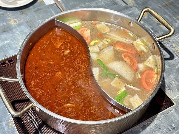 [台北美食] 老撈麻辣火鍋鴛鴦火鍋 中藥川式麻辣鍋 黃仁勳美
