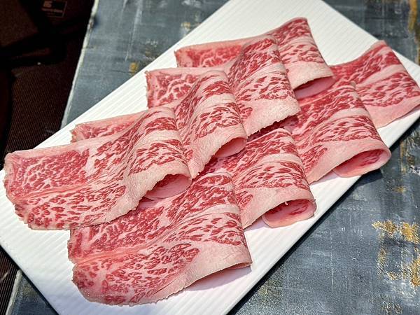 [台北美食] 老撈麻辣火鍋鴛鴦火鍋 中藥川式麻辣鍋 黃仁勳美