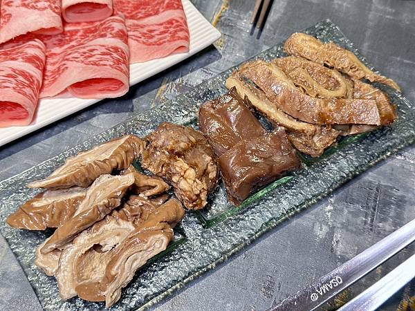 [台北美食] 老撈麻辣火鍋鴛鴦火鍋 中藥川式麻辣鍋 黃仁勳美