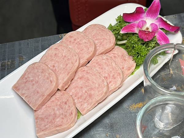 [台北美食] 老撈麻辣火鍋鴛鴦火鍋 中藥川式麻辣鍋 黃仁勳美