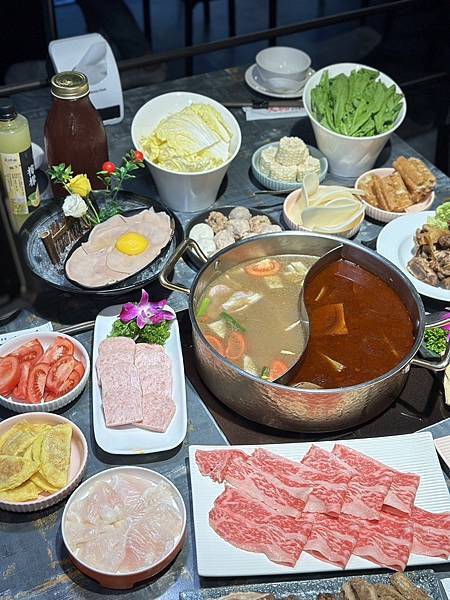 [台北美食] 老撈麻辣火鍋鴛鴦火鍋 中藥川式麻辣鍋 黃仁勳美