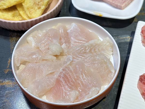 [台北美食] 老撈麻辣火鍋鴛鴦火鍋 中藥川式麻辣鍋 黃仁勳美