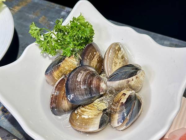 [台北美食] 老撈麻辣火鍋鴛鴦火鍋 中藥川式麻辣鍋 黃仁勳美