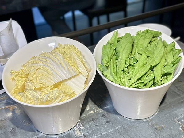 [台北美食] 老撈麻辣火鍋鴛鴦火鍋 中藥川式麻辣鍋 黃仁勳美