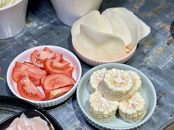 [台北美食] 老撈麻辣火鍋鴛鴦火鍋 中藥川式麻辣鍋 黃仁勳美