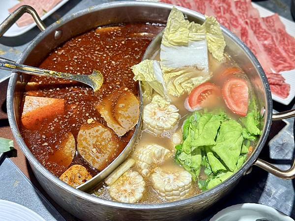 [台北美食] 老撈麻辣火鍋鴛鴦火鍋 中藥川式麻辣鍋 黃仁勳美