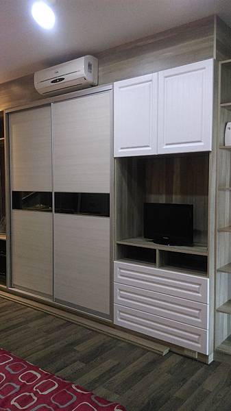 台南安南店提供&rarr;歐風鋁框拉門 + 陶烤門板