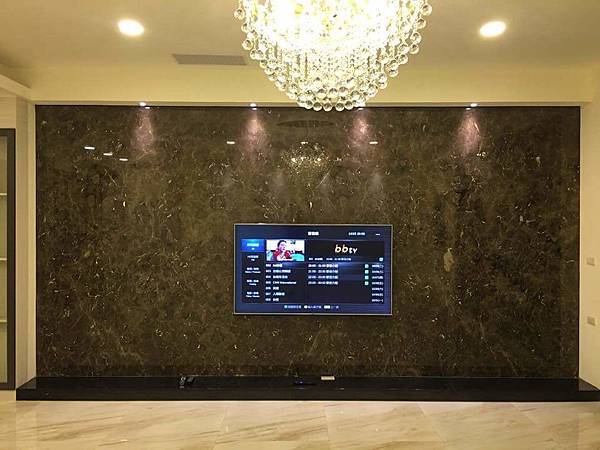 台南安南店提供-陳公館-客廳大理石電視牆+LED水晶燈