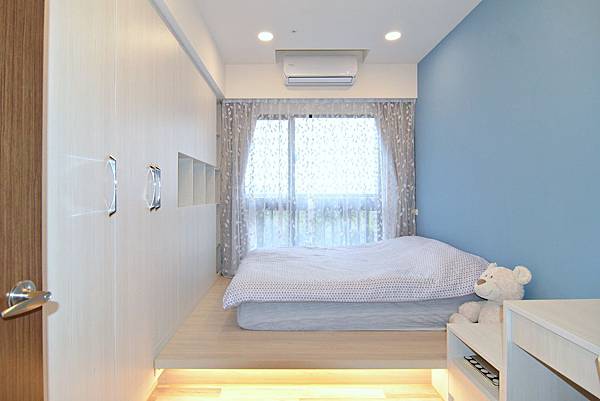 LEE_9667.JPG LEE_9667.JPG