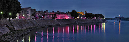 450px-France_Arles_Reattu_LaCroix_2008