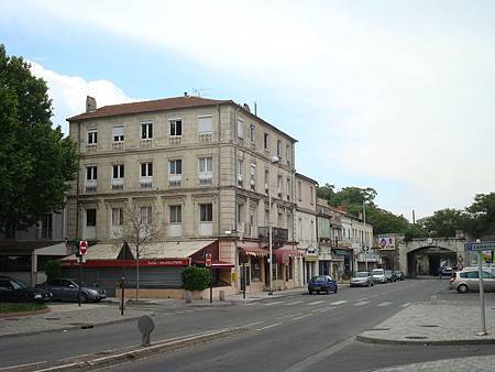 Arles-Yellow-House-location-21