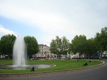 Arles-Place-Lamartine-500x375