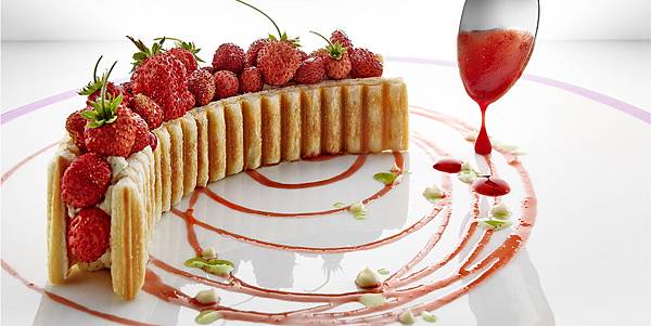 Millefeuille-1600x802-wild-strawberries-EdenRoc-Palace