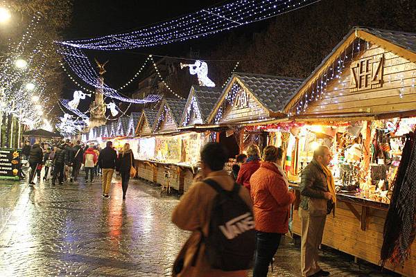 10204925-marche-de-noel-de-reims