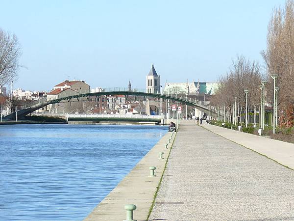 SAINT-DENIS_-_Canal_St_Denis,_Pont_Tournant_&_Basilique