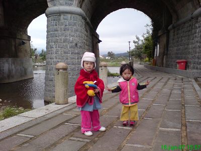 牛攔河邊--小小妞&amp;小蘋果