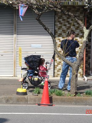 青梅街上看見老外推的雙人推車