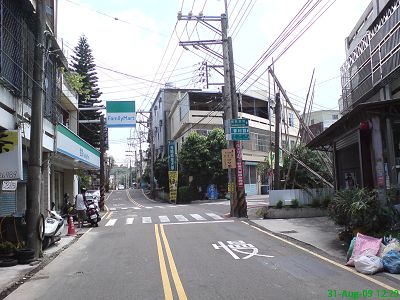 看見全家右轉就是香村路