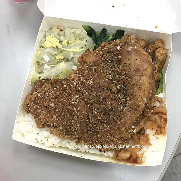 正忠 雞排飯 很大還不錯