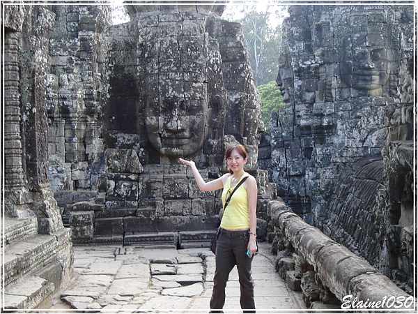 060502_27Angkor Thom_Bayon.jpg