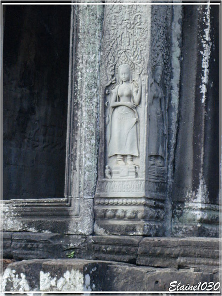 060502_26Angkor Thom_Bayon.jpg