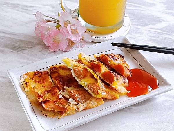 ▌料理簡單做❤️用越南米紙做早餐『香腸起司蛋餅』❤️