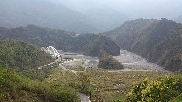 龍頭山與多納大橋