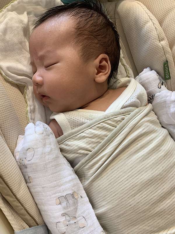 育兒好物 奇妮孕哺寶寶用品 懶人包巾太方便啦 Elaine Shou 痞客邦